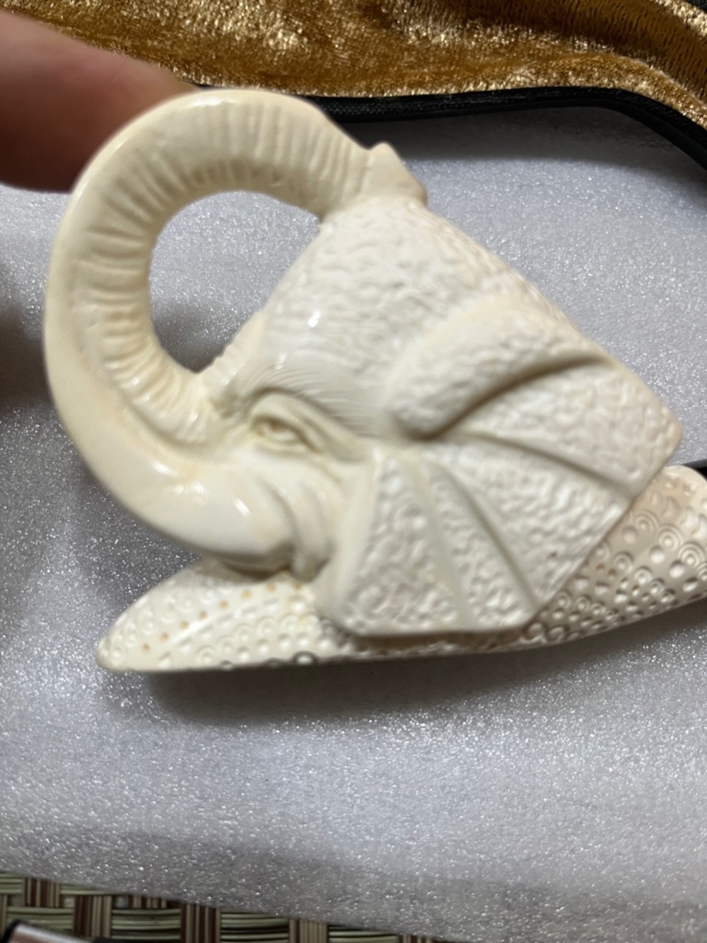 Meerschaum carved elephant pipe - Picture 4 of 9